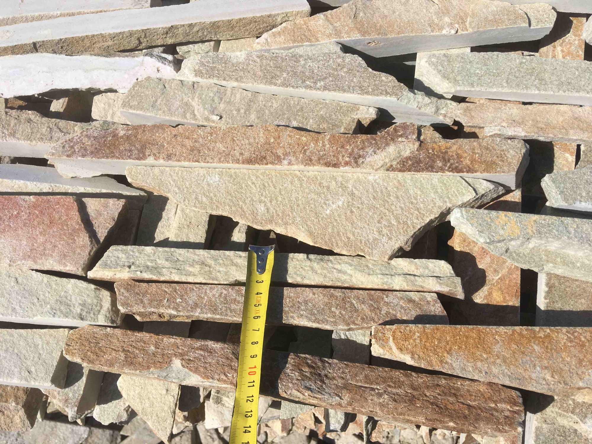 Горбушка златолит золотистый для облицовки купить в Кунгуре