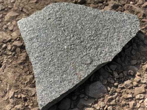 Плитняк златолит Уральский для цоколя, отмостки купить в Кунгуре