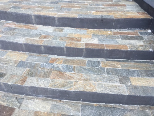 Плитка из Златолита Уральского для лестницы купить в Кунгуре