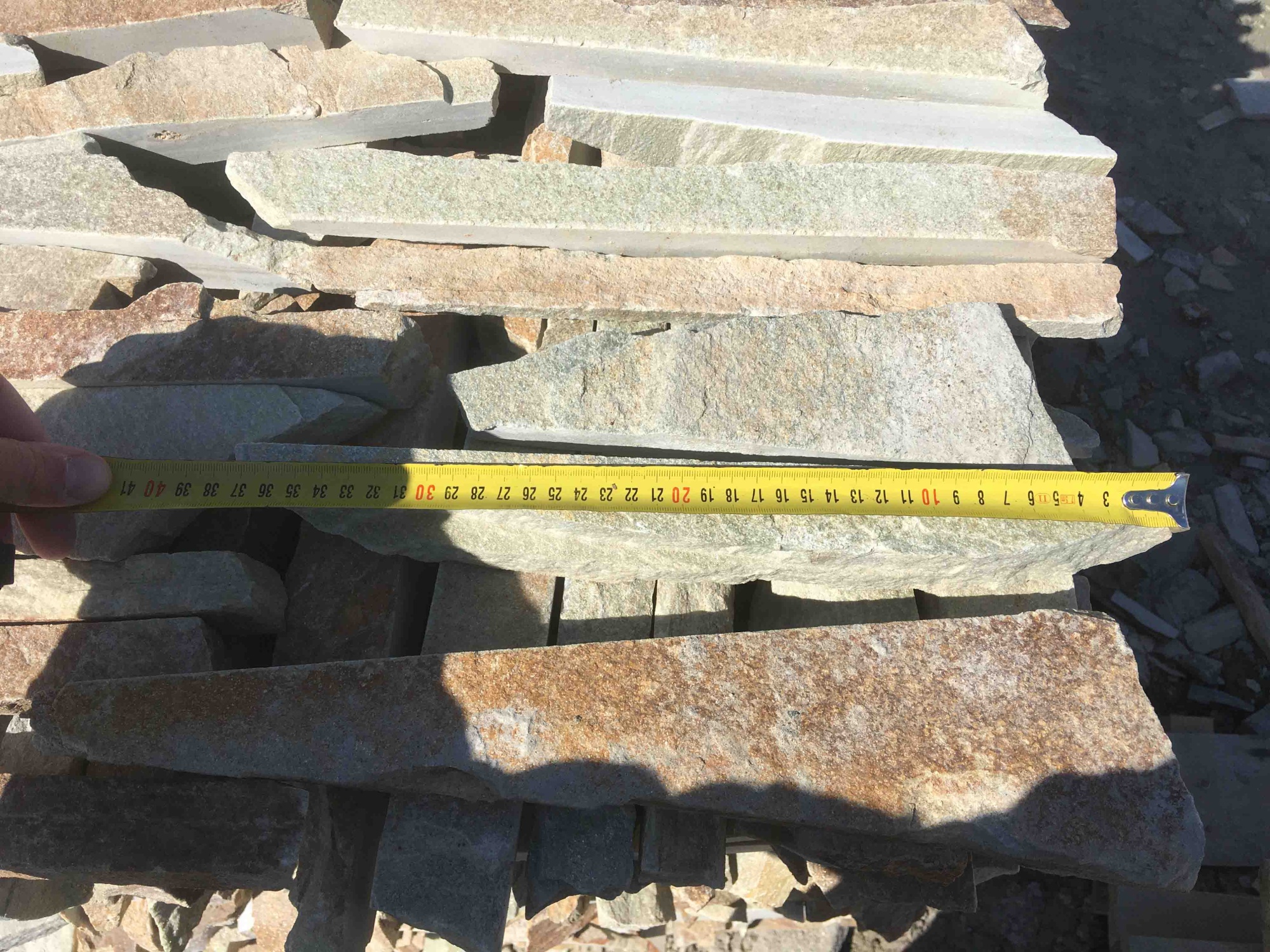 Горбушка златолит золотистый для облицовки купить в Кунгуре