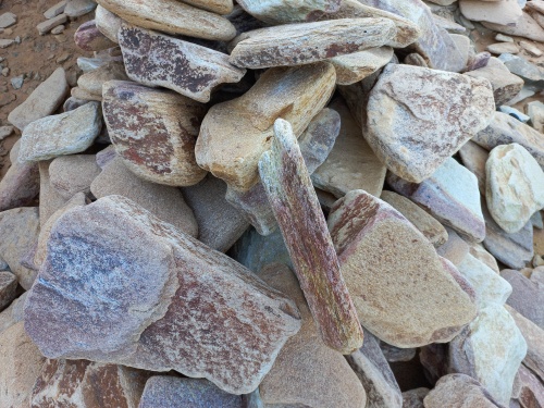 Златолит жёлтый, жёлто-зелёный глыбки и валуны для ланшафтного дизайна купить в Кунгуре