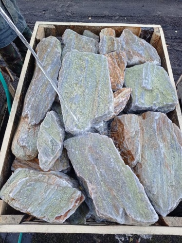 Златолит жёлтый, жёлто-зелёный глыбки и валуны для ланшафтного дизайна купить в Кунгуре