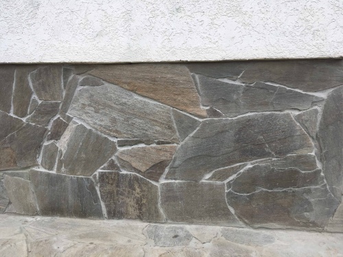 Плитняк златолит Уральский для цоколя, отмостки купить в Кунгуре