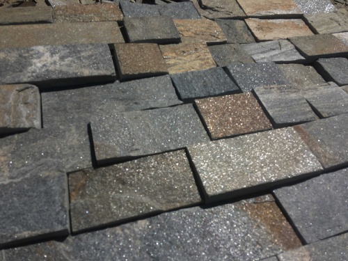 Плитка пилёная златолит Уральский для цоколя, отмостки купить в Кунгуре