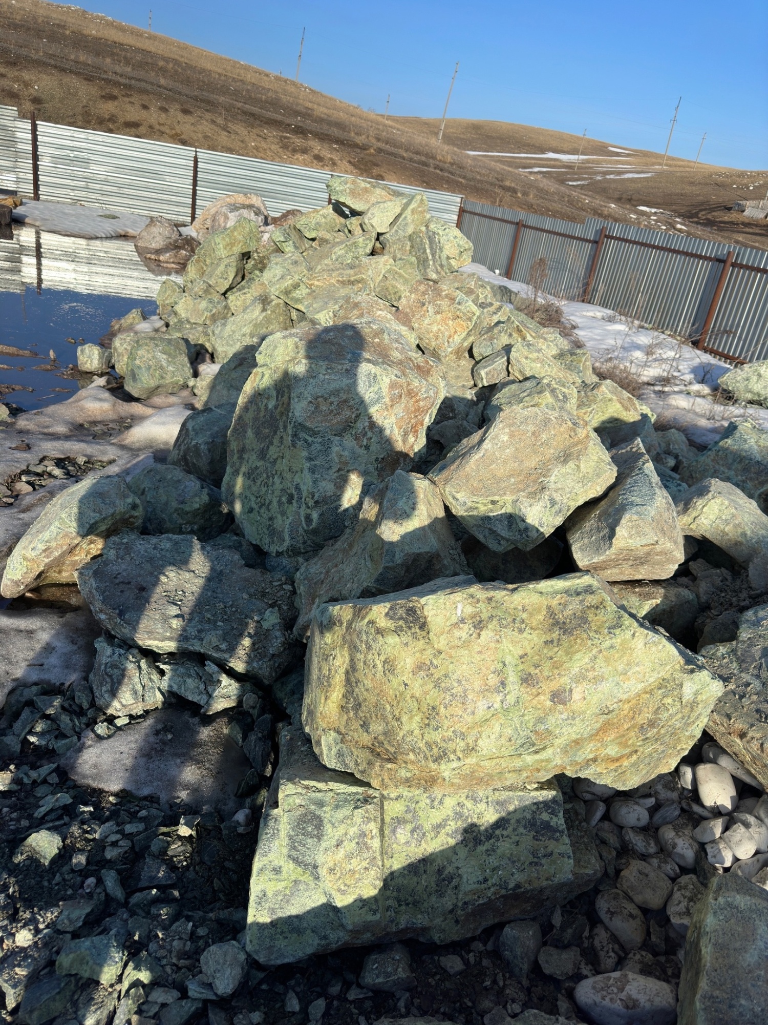 Камни для ландшафтного дизайна зелёные 10-60 килограмм купить в Кунгуре