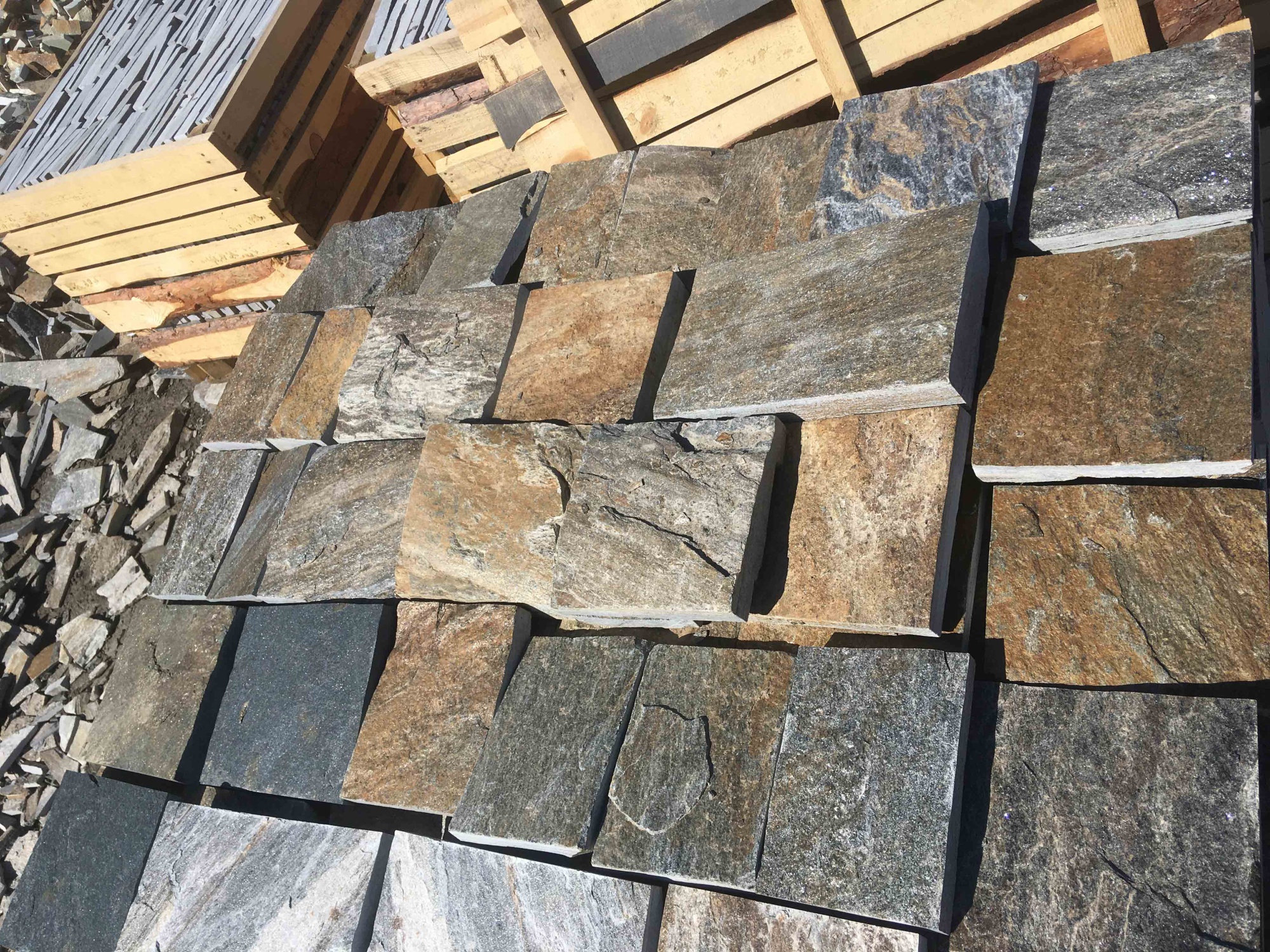 Плитка пилёная златолит Уральский для фасада купить в Кунгуре