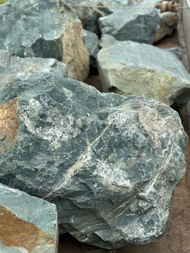 Камни для ландшафтного дизайна зелёные 10-60 килограмм купить в Кунгуре