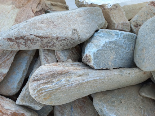 Златолит жёлтый, жёлто-зелёный глыбки и валуны для ланшафтного дизайна купить в Кунгуре