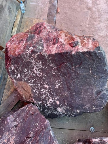 Камни для ландшафтного дизайна красно-фиолетовые 10-60 килограмм купить в Кунгуре