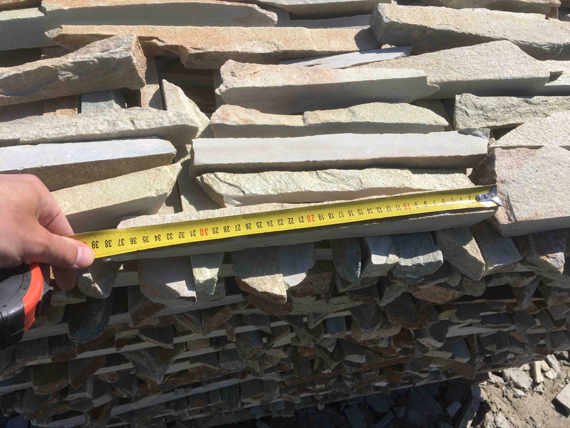 Горбушка златолит золотистый для облицовки купить в Кунгуре