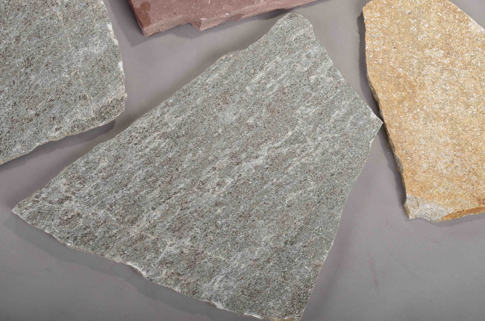 Плитняк златолит Уральский  для фасада купить в Кунгуре