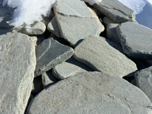 Плитняк златолит зелёный галтованный для фасада купить в Кунгуре